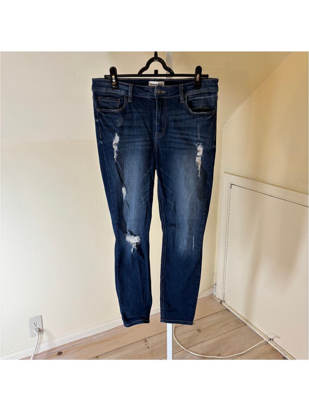 Studio Blue EUC Women's Dark Wash Skinny Jeans Size 30